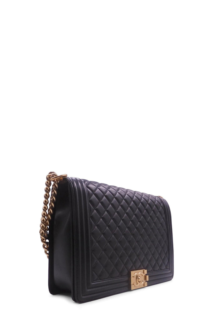 Quilted New Medium Boy with Gold Hardware Black - CHANEL