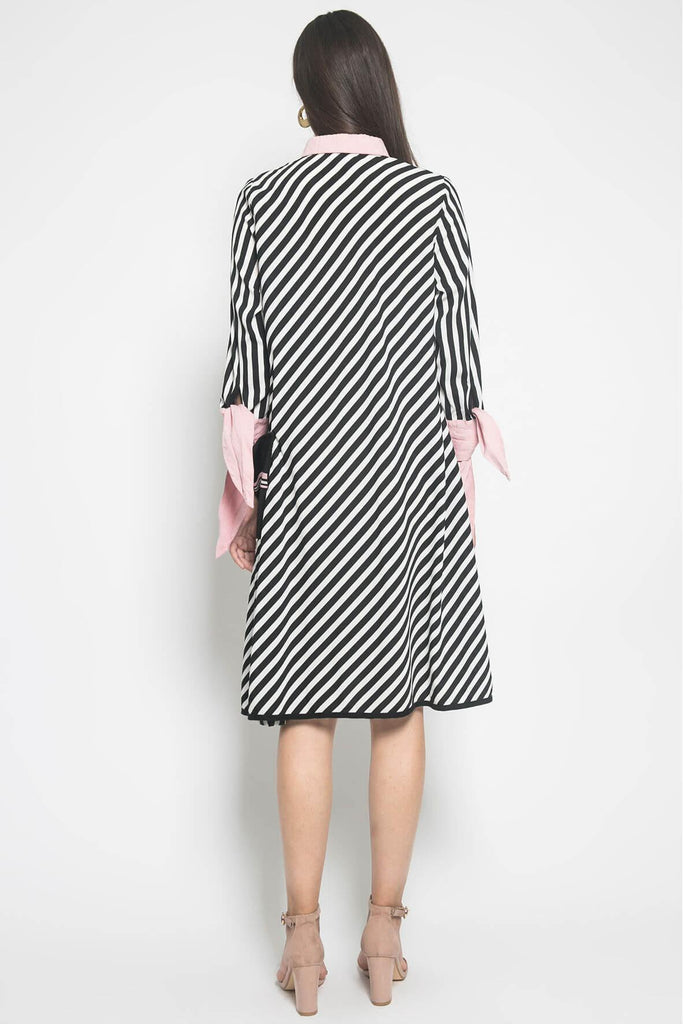 Monochrome Shift Dress with Pink Accent - Ark Istanbul