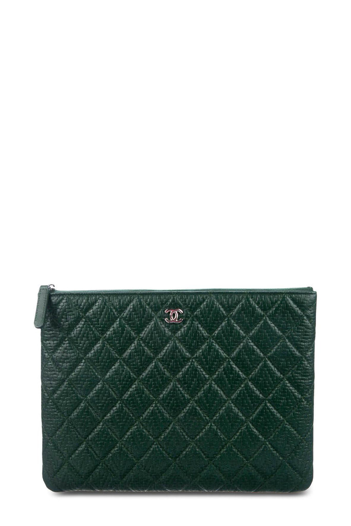 Medium Quilted O Case Clutch Evergreen - CHANEL